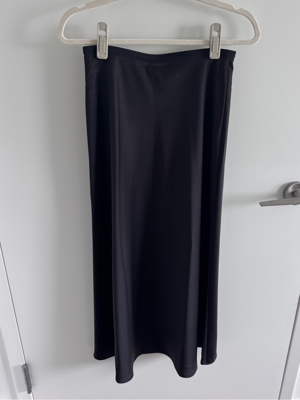 Uniqlo Satin Skirt in Black - Picture 3 of 5